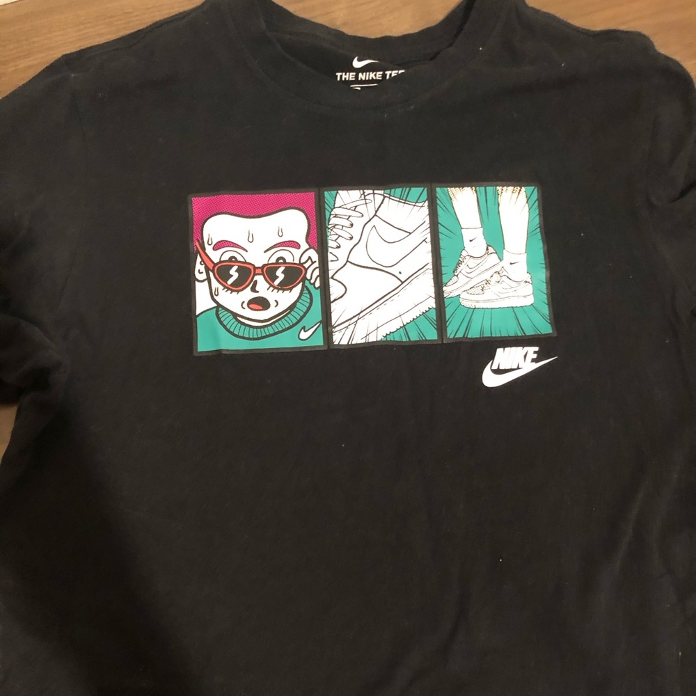 NIKE GRAPHIC TEE